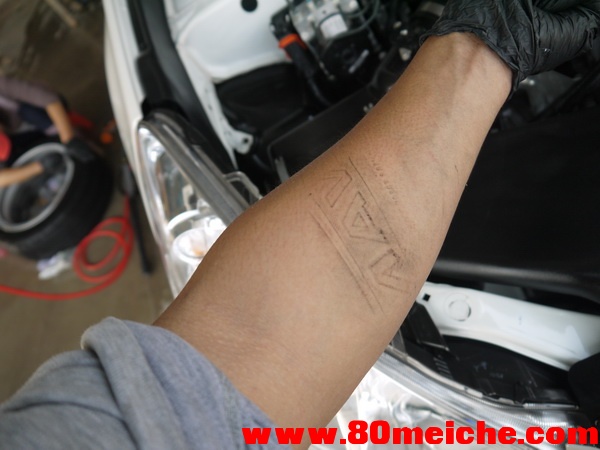 22081472acmzo4mx2mad2c.jpg